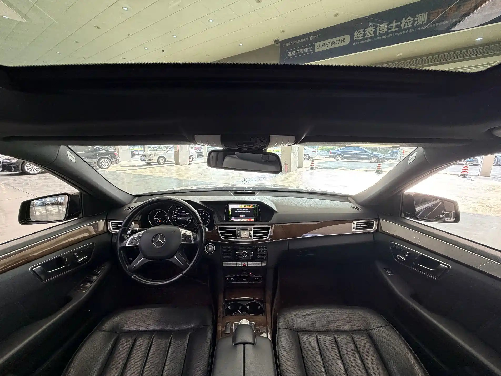 Фото 13 - Mercedes-Benz E-Class