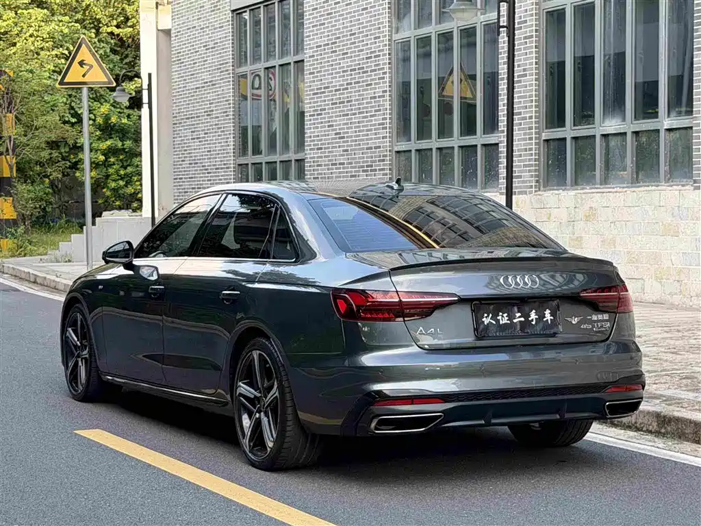 Photo 3 - Audi A4L