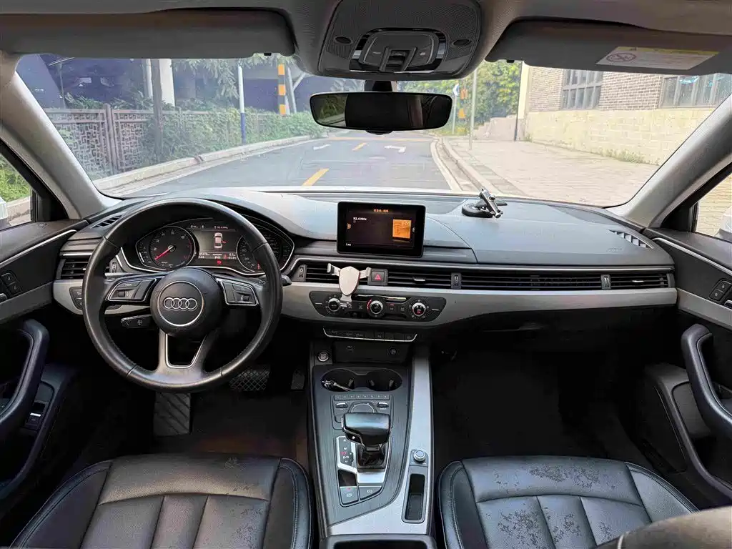 Photo 8 - Audi A4L