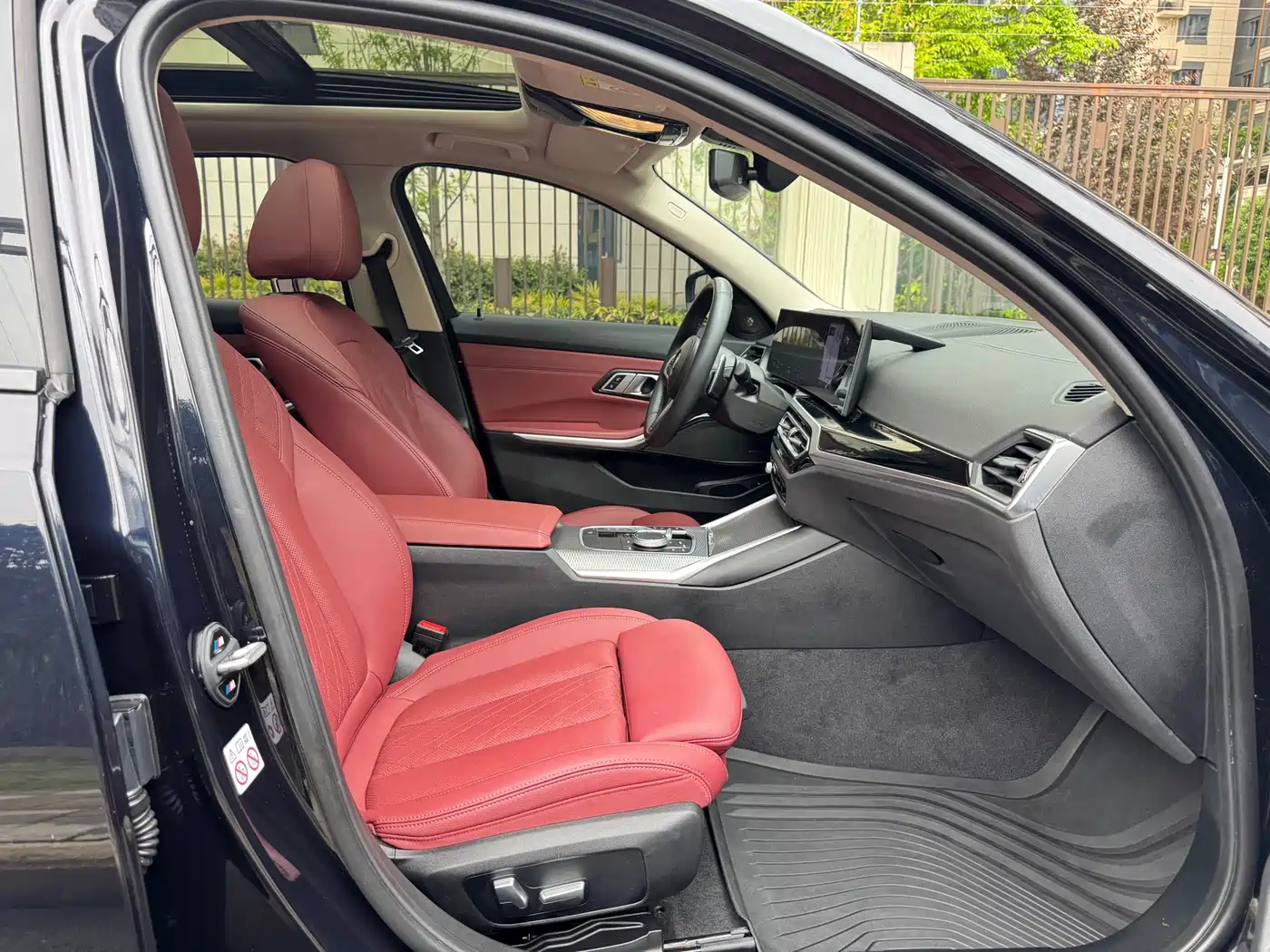 BMW 3 Series 2023 325Li M Sport Black Night Package фото 26