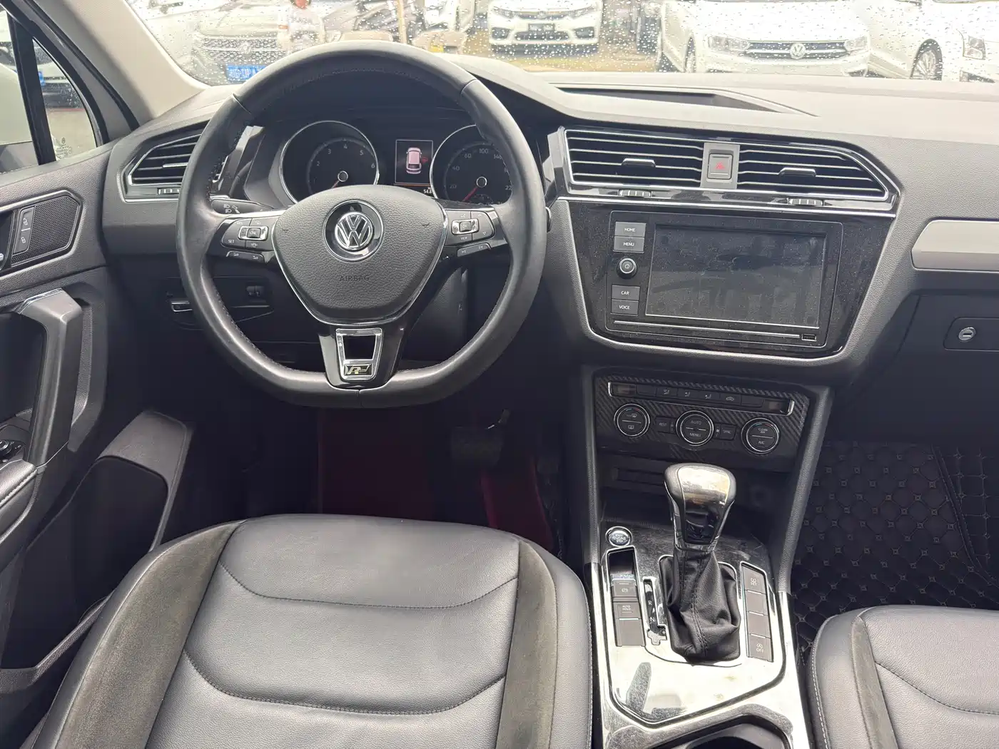 Volkswagen Tiguan L 2019 330TSI Automatic 2WD Smart Luxury Edition China VI фото 7