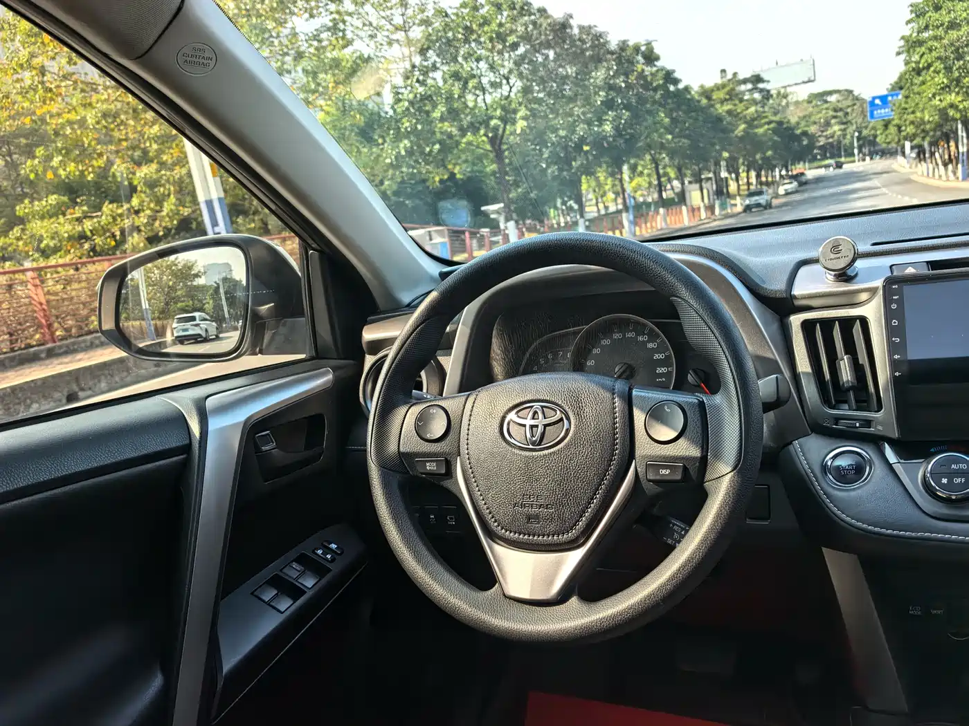 Toyota RAV4 Rongfang 2016 2.0L CVT 2WD Trend (China V) фото 7