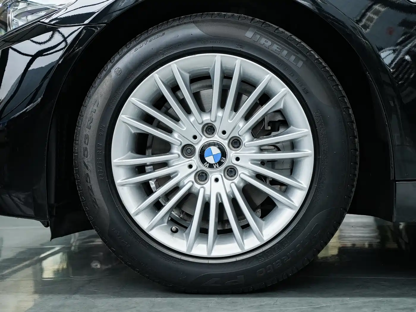 BMW 5 Series 2014 525Li Leading фото 9