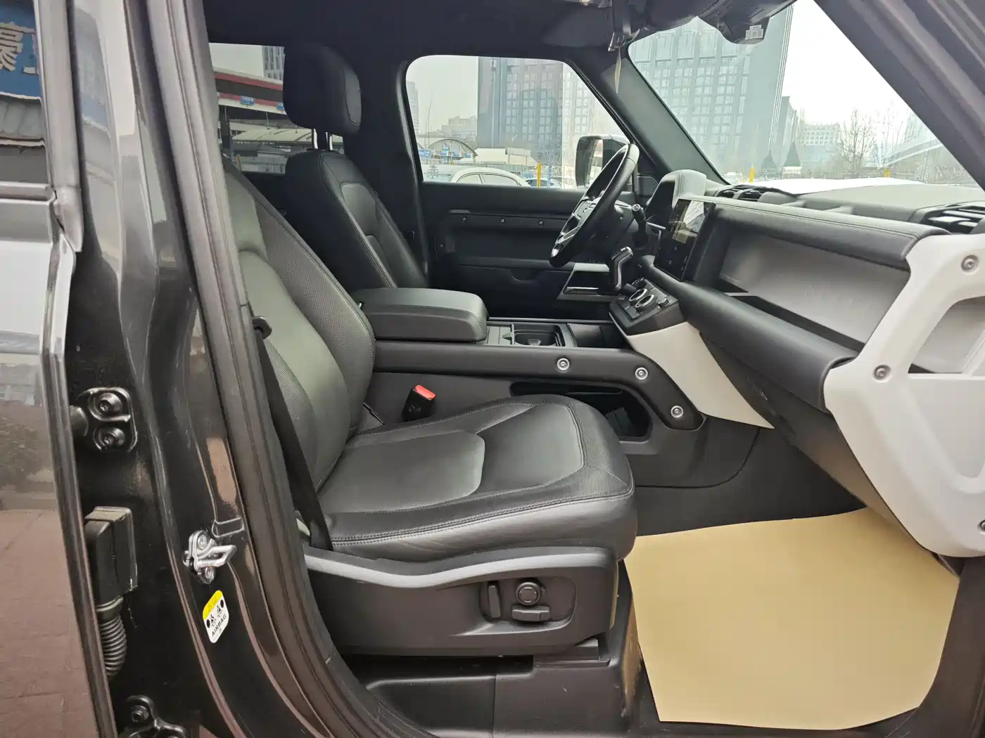 Land Rover Defender 2023 Model 110 3.0T P400 X-DYNAMIC HSE фото 5