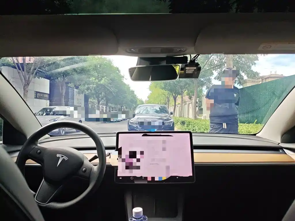 Фото 9 - Tesla Model 3