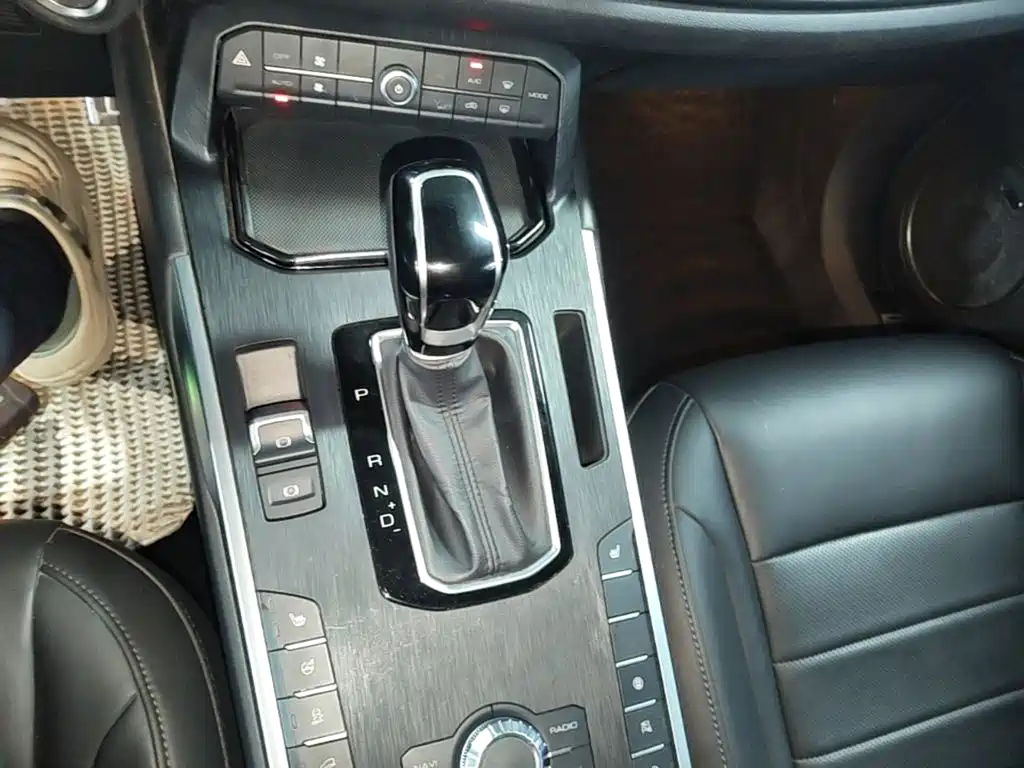 WEY VV5 2019 2019 Upgrade 2.0T 2WD Ultra Luxury China V