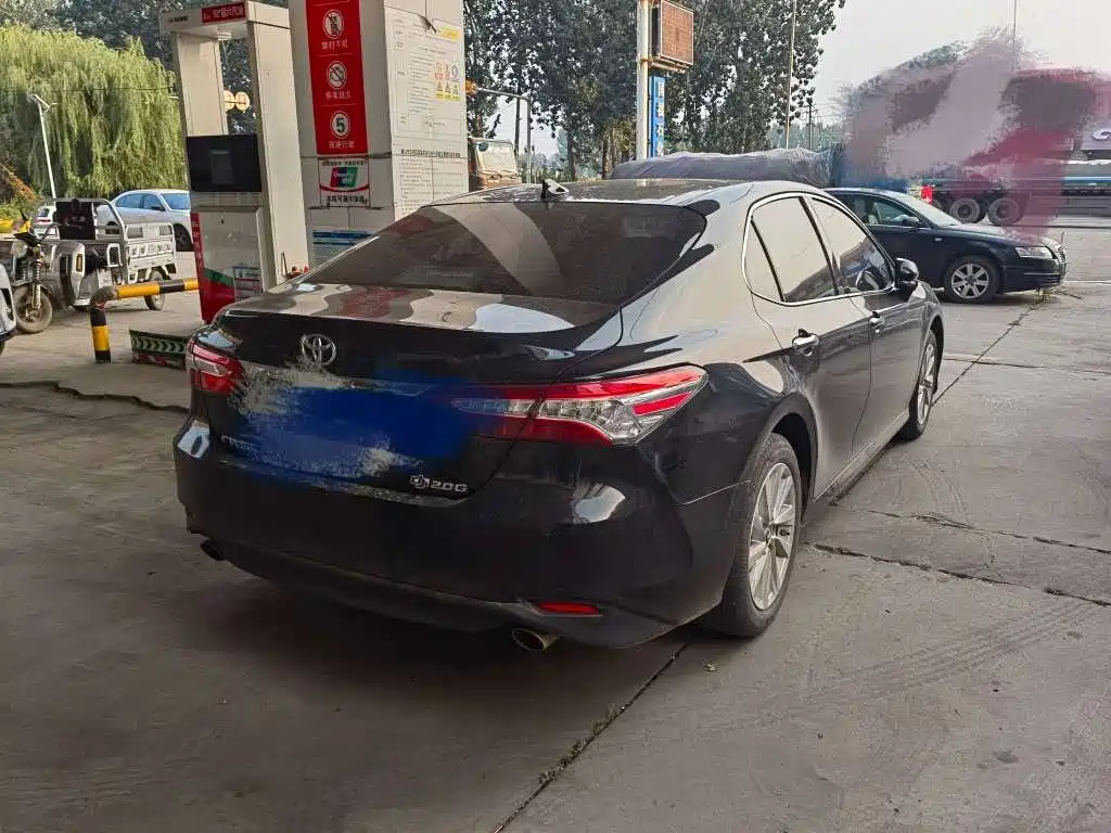 Фото 3 - Toyota Camry