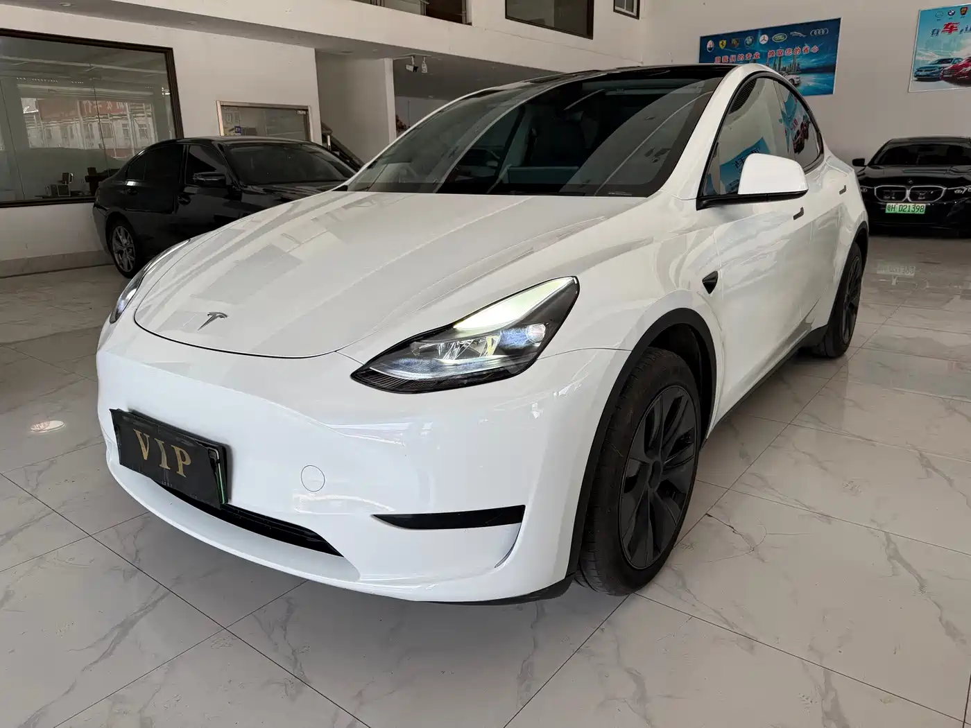 Tesla Model Y 2024
