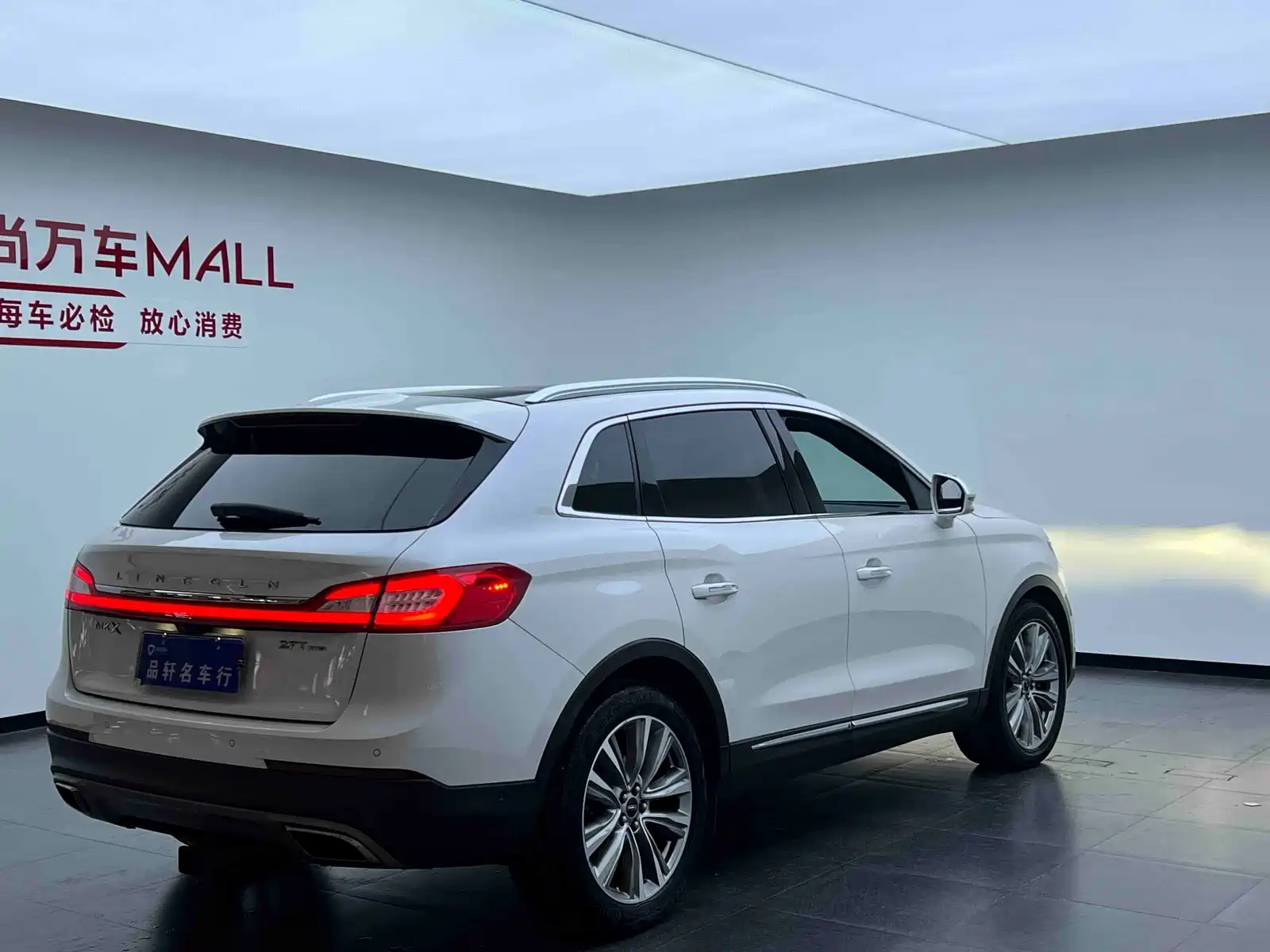 Photo 6 - Lincoln MKX