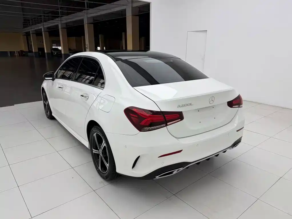 صورة 8 - Mercedes-Benz A-Class