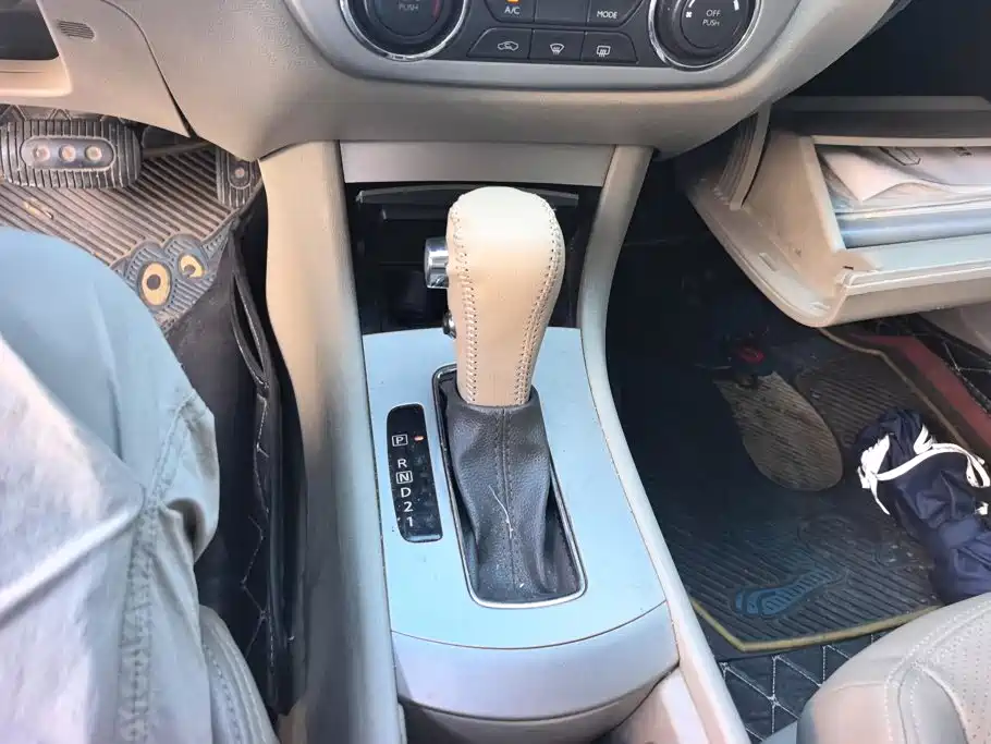 Dongfeng Aeolus Dongfeng Fengshen A60 2014 2014 1.6L Automatic Premium