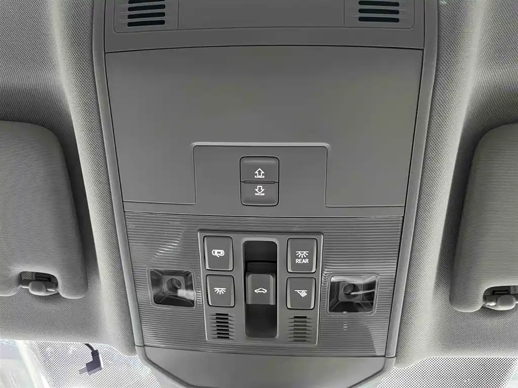 Volkswagen Sagitar 2023 300TSI DSG Surpassing Edition фото 8