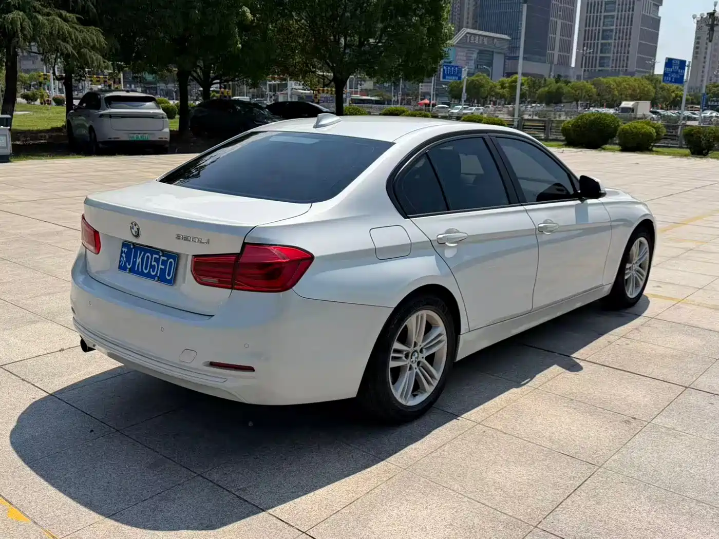 Photo 9 - BMW 3 Series
