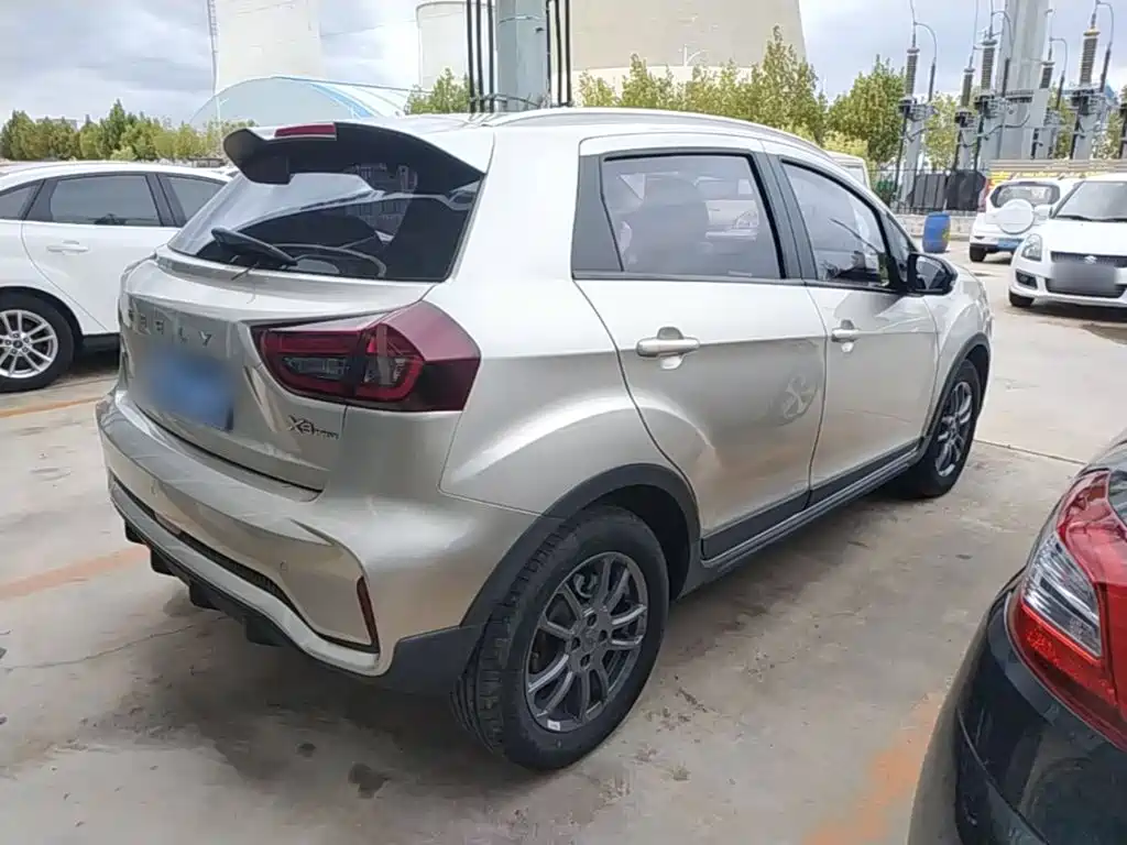 Фото 7 - Geely Vision X3