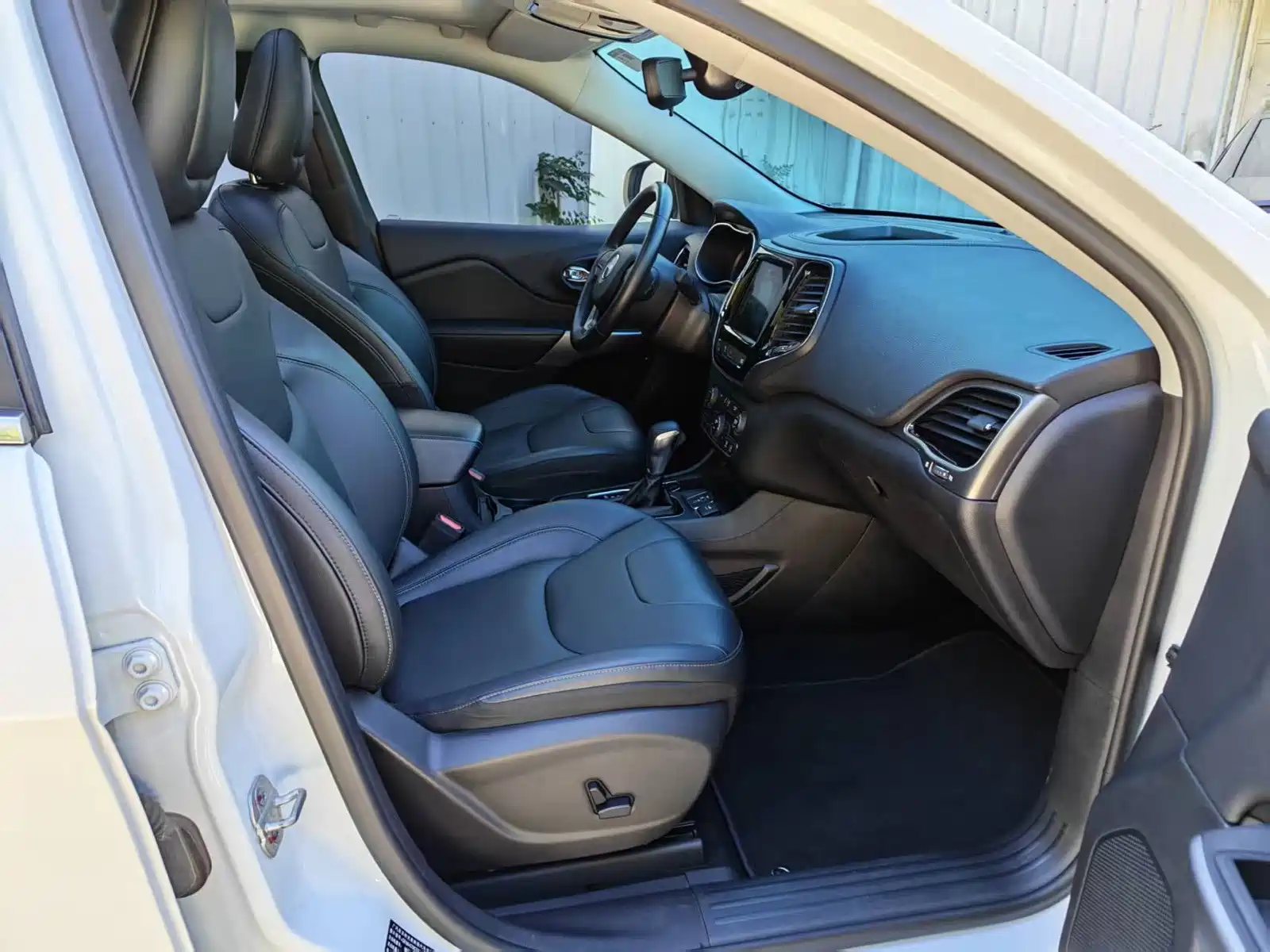 Photo 16 - Jeep Cherokee