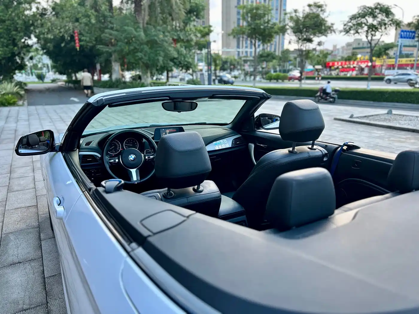 Photo 10 - BMW 2 Series (Import)
