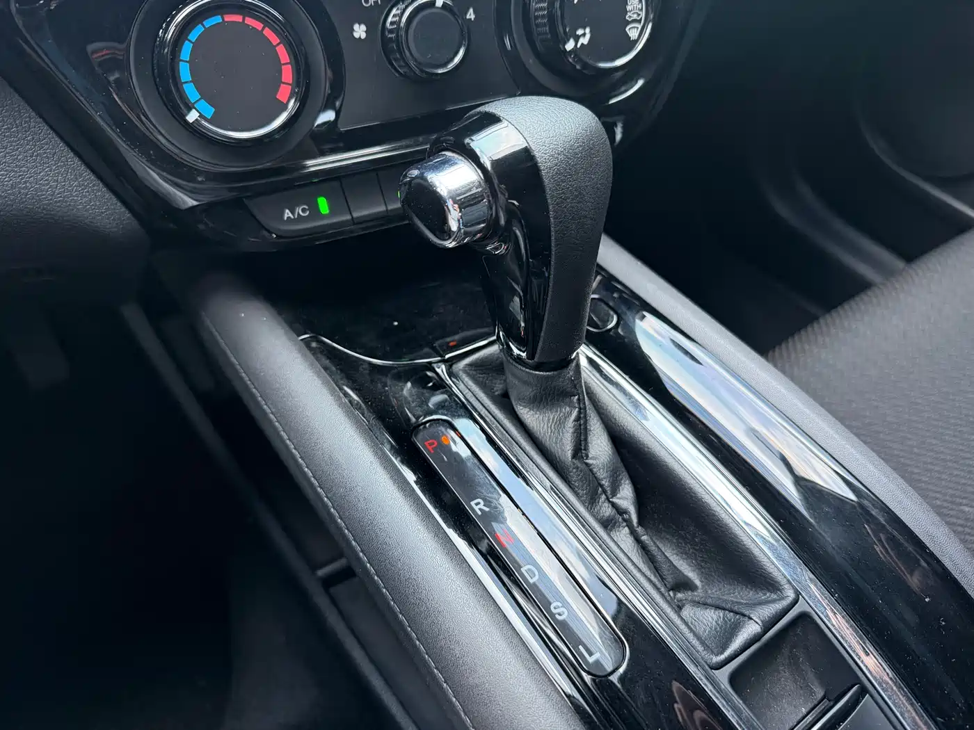 Фото 9 - Honda Vezel