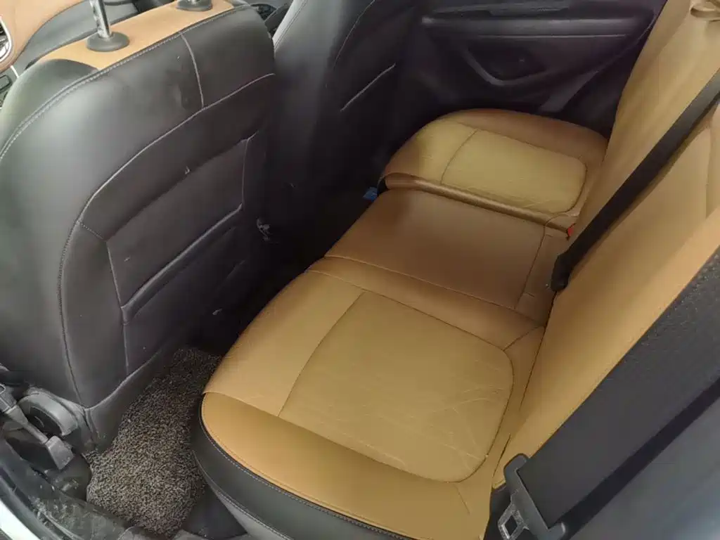 Photo 17 - Chevrolet Trax