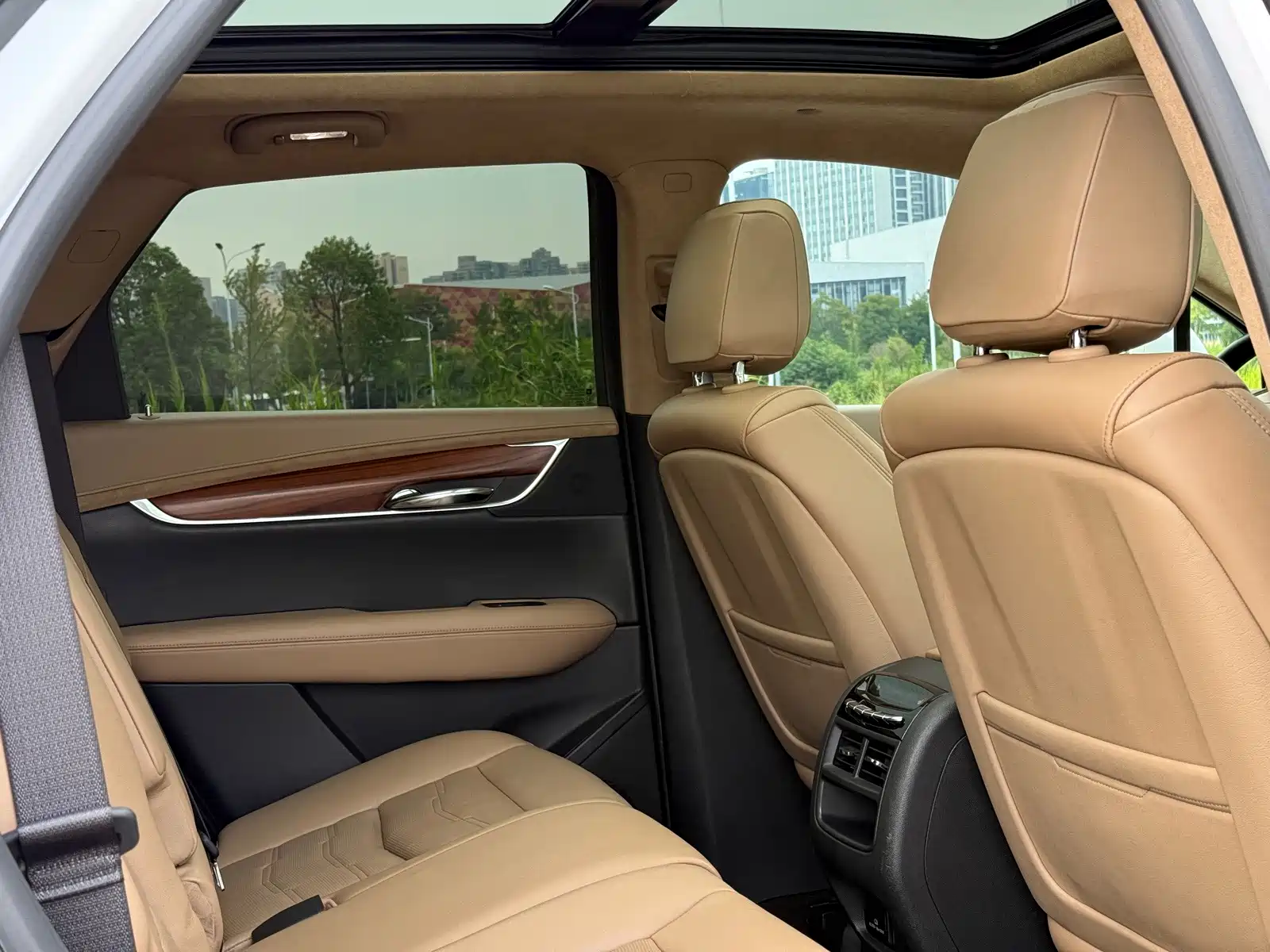 Photo 9 - Cadillac XT5
