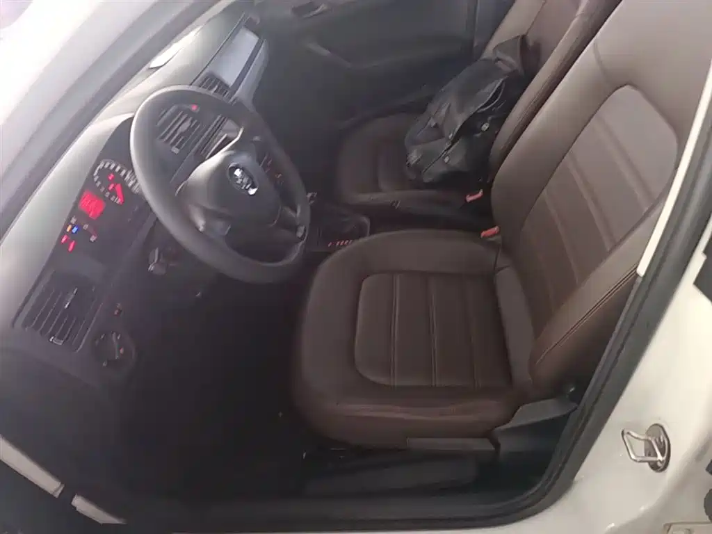 Volkswagen Santana 2016 1.6L Automatic Trend Edition фото 15