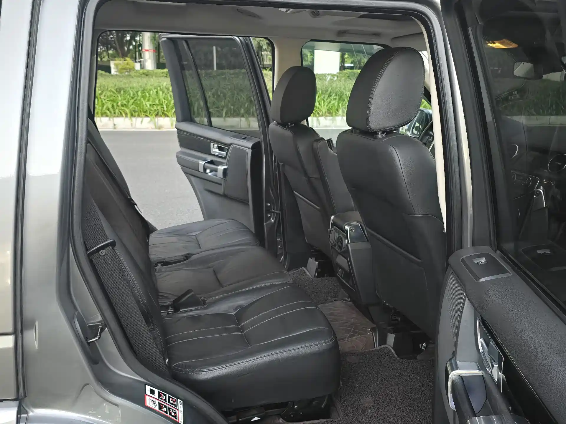 Photo 12 - Land Rover Discovery
