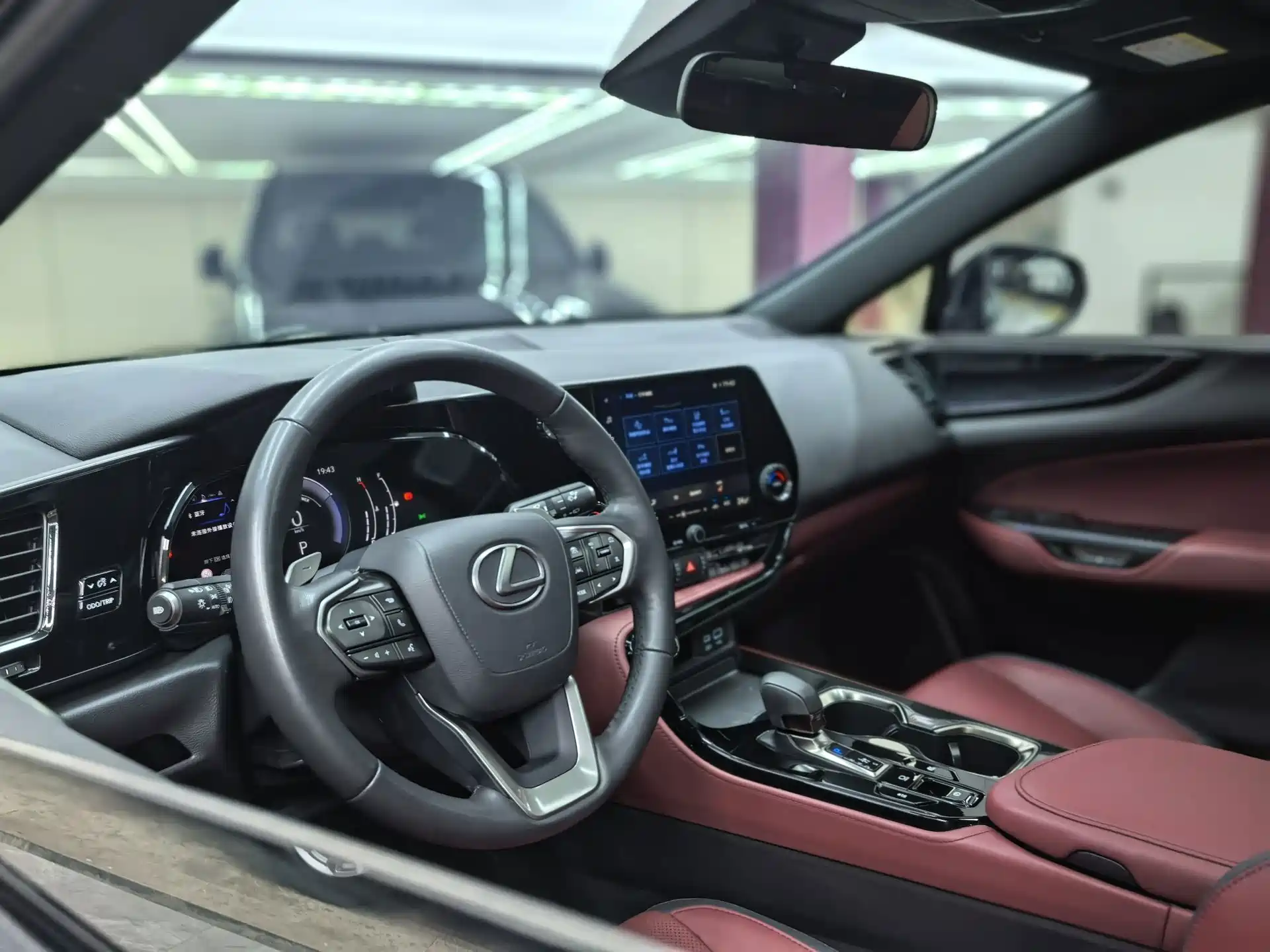 Фото 29 - Lexus NX