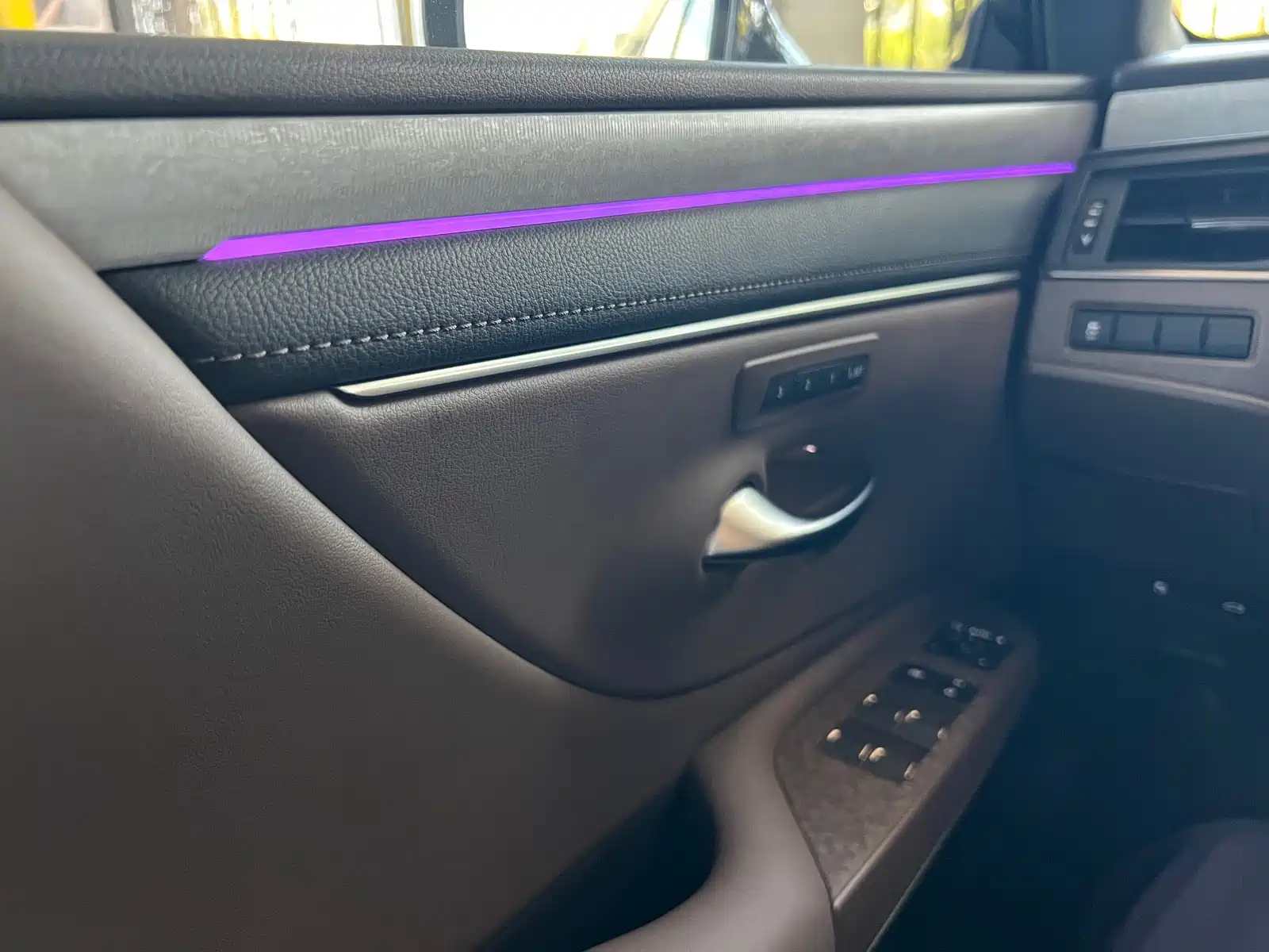 Фото 20 - Lexus ES