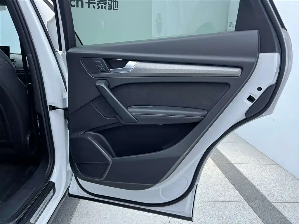 Audi Q5L Sportback 2022 40 TFSI Luxury фото 28