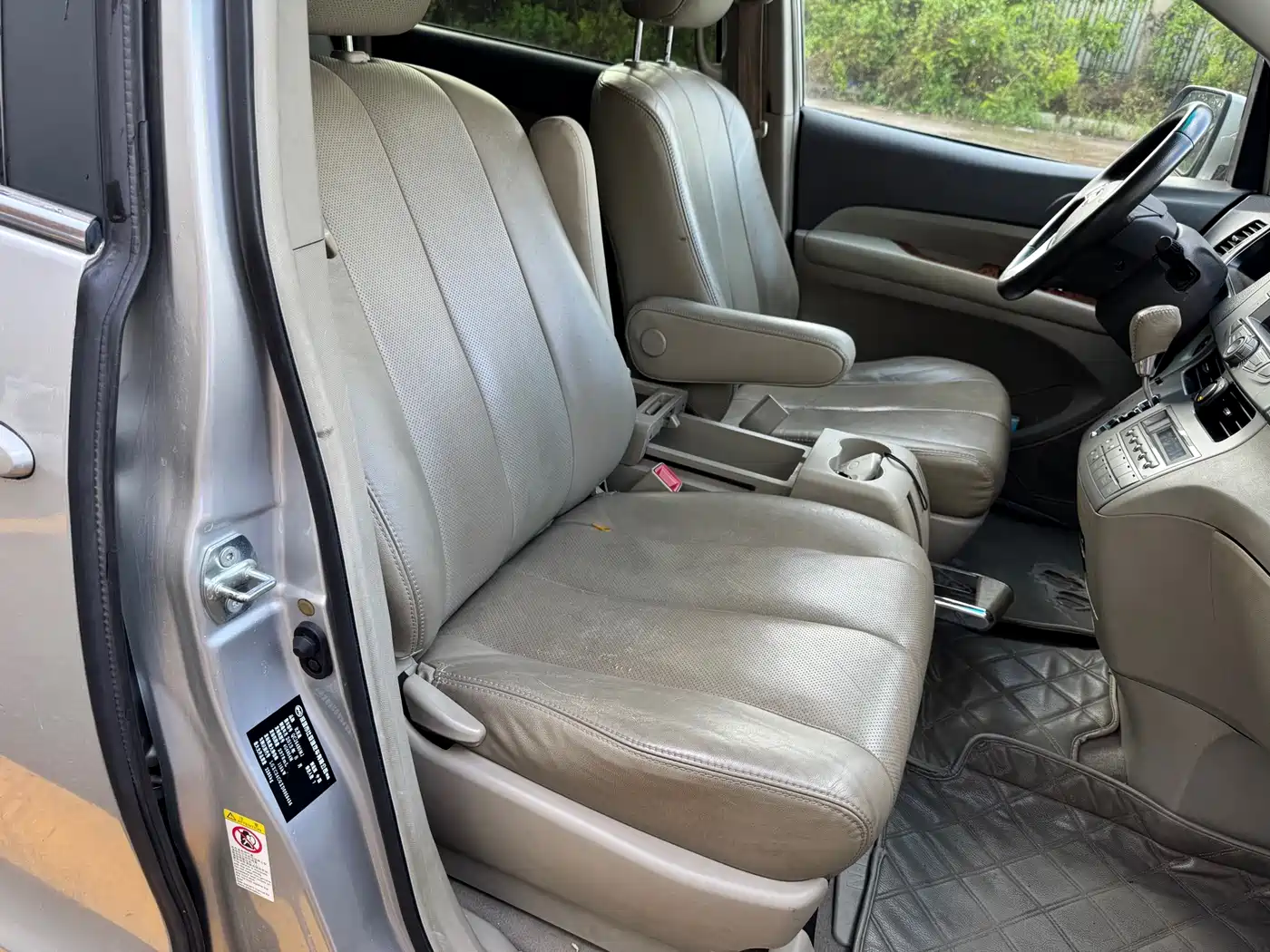BYD M6 2013 2013 2.4L Automatic Premium