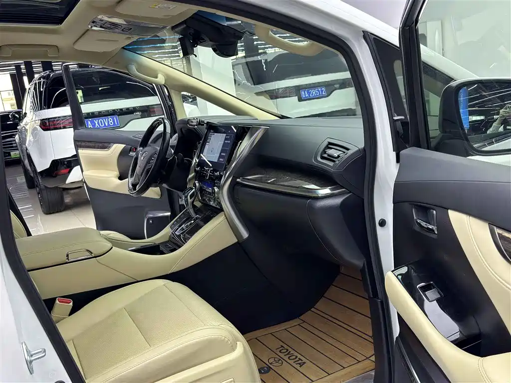 Toyota Alphard 2021 Hybrid 2.5L Premium фото 8
