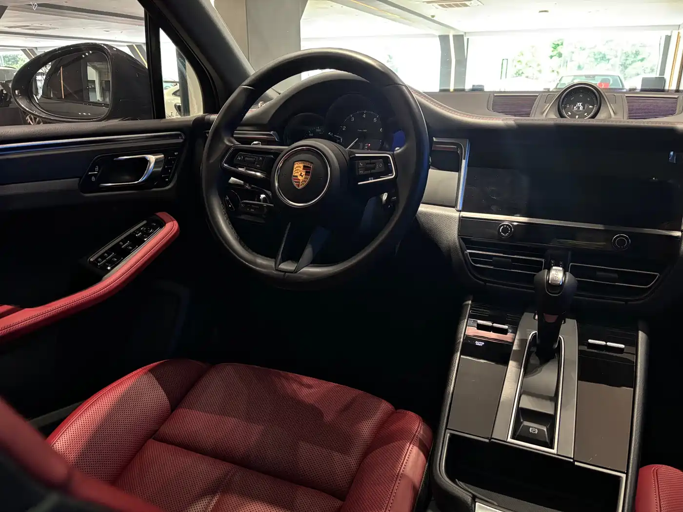 PORSCHE MACAN