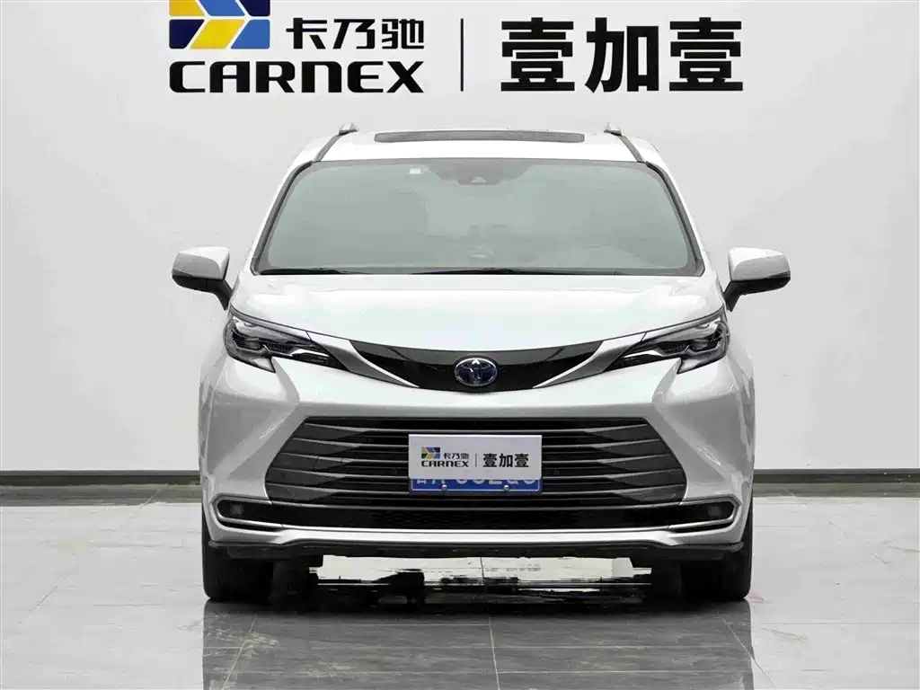 Toyota Sienna 2023 2.5L Hybrid Premium Edition фото 2