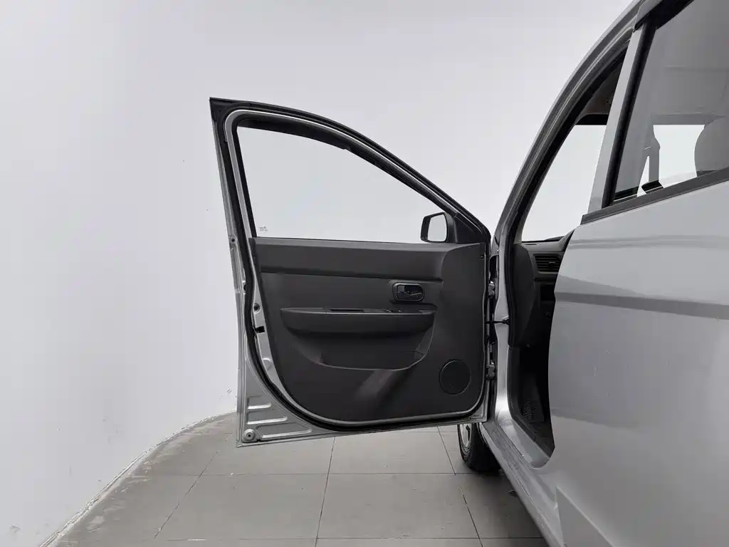 Wuling Motors Wuling Hongguang 2015 2014 1.5L Base Model