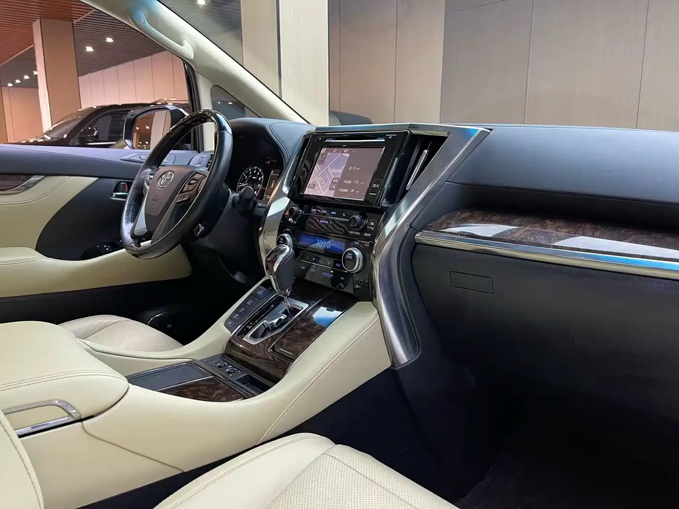 Toyota Alphard 2018 Facelift 3.5L Luxury Edition фото 6