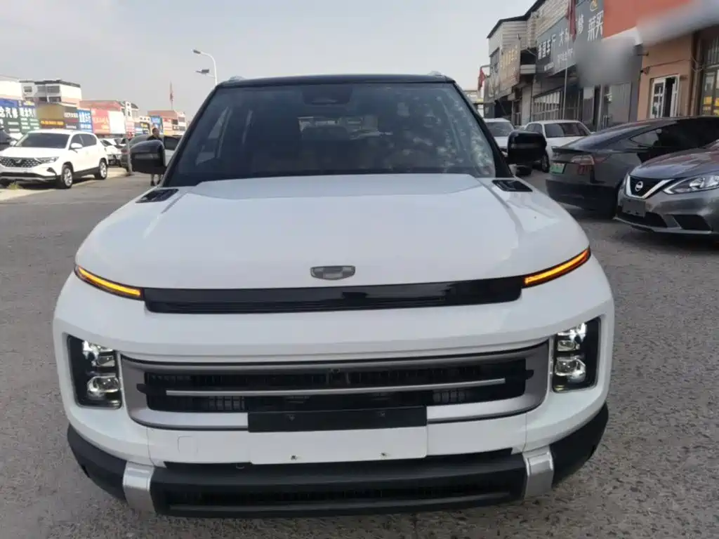 Фото 3 - Geely ICON