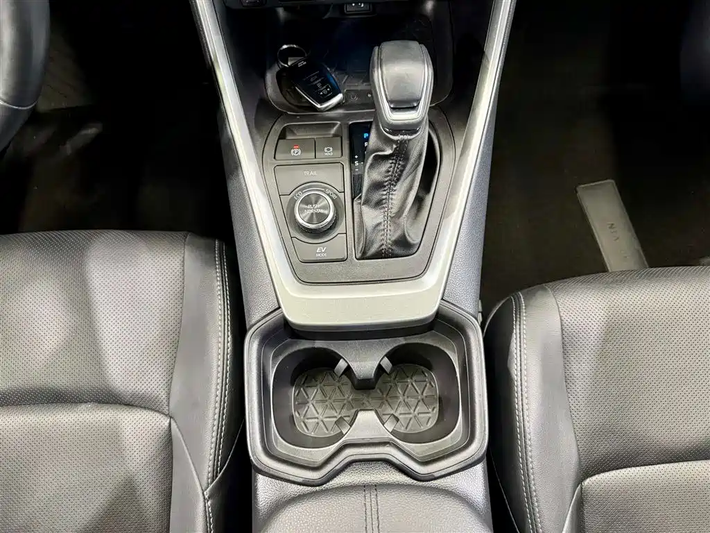 Toyota Wildlander 2023 Hybrid 2.5L E-CVT AWD Premium Edition фото 21