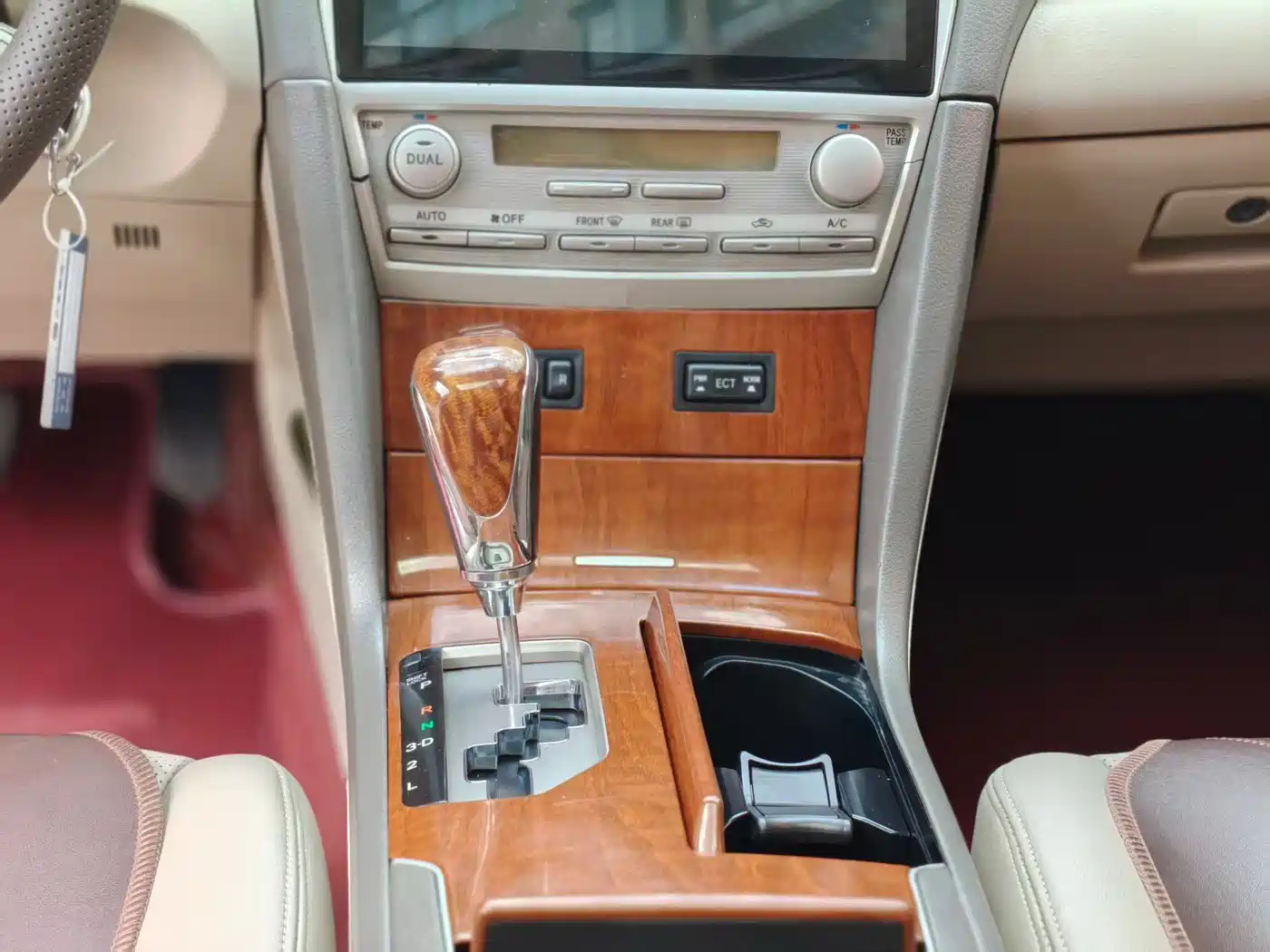 Toyota Camry 2013 200G Classic Luxury Edition фото 8