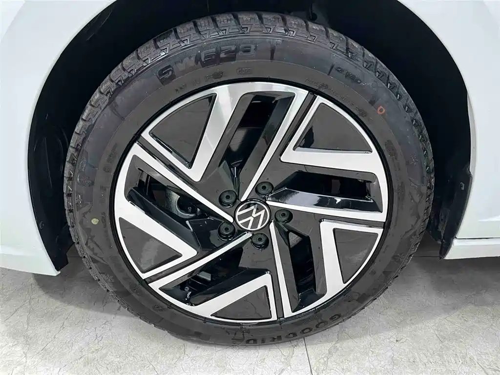Volkswagen Sagitar 2023 300TSI DSG Surpassing Edition фото 19