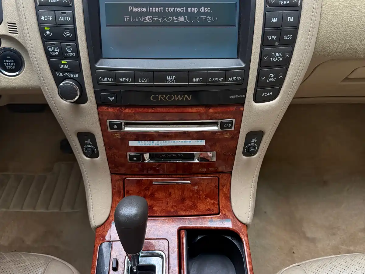 Photo 9 - Toyota Crown