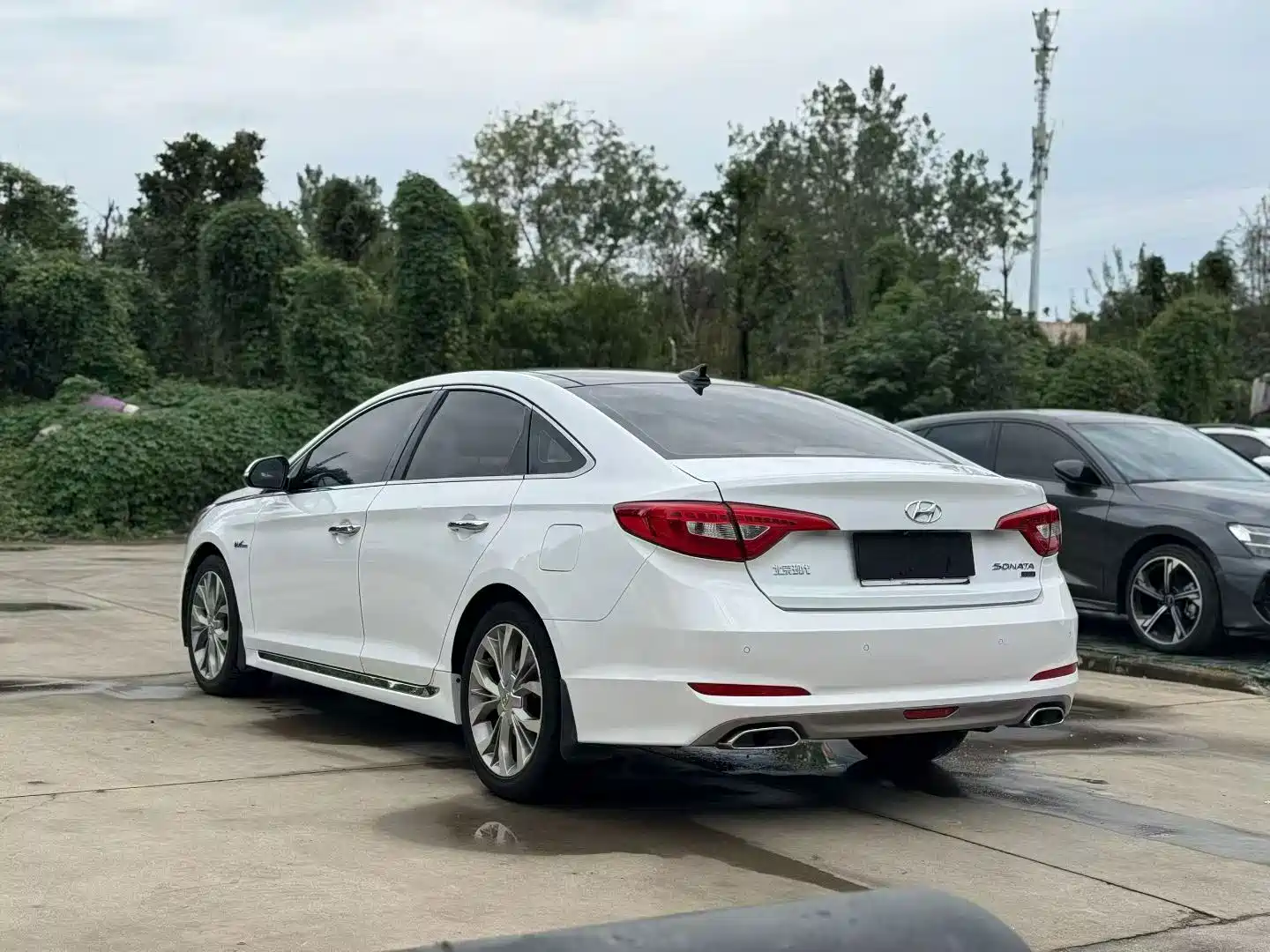 Photo 8 - Hyundai Sonata