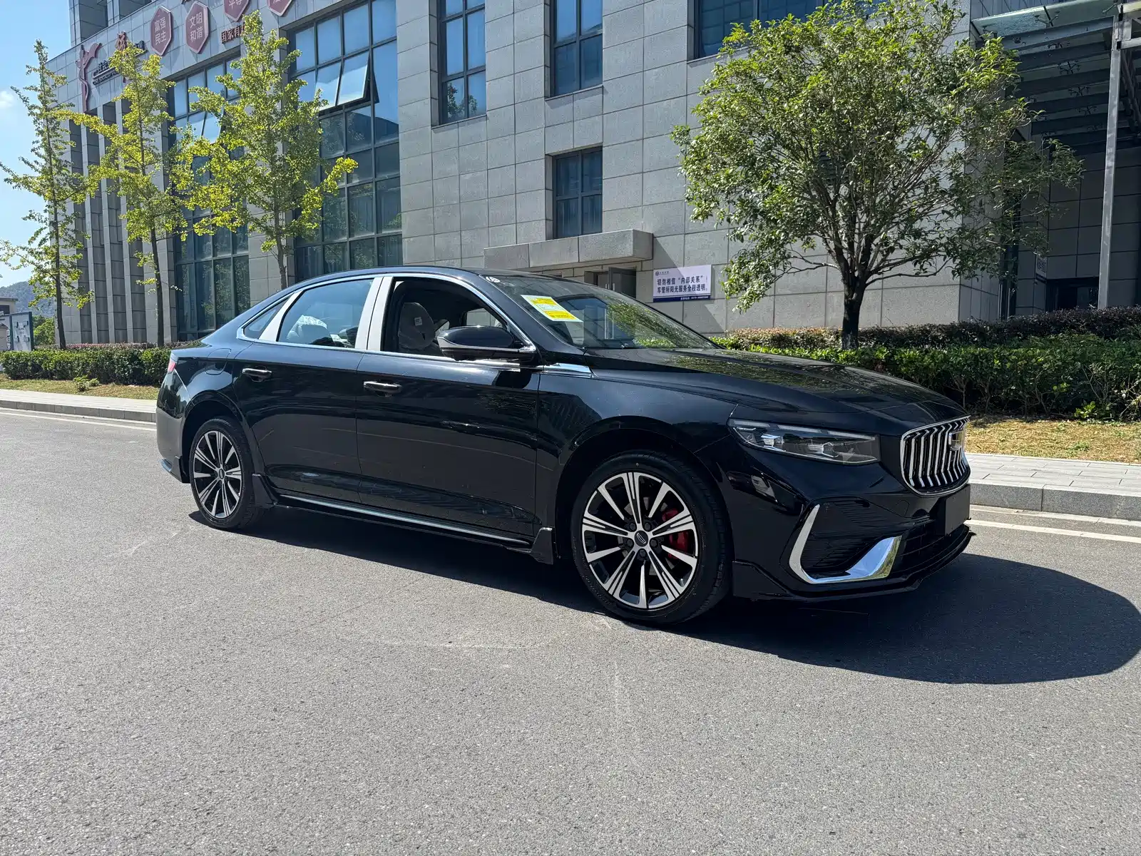 Фото 4 - Geely Preface
