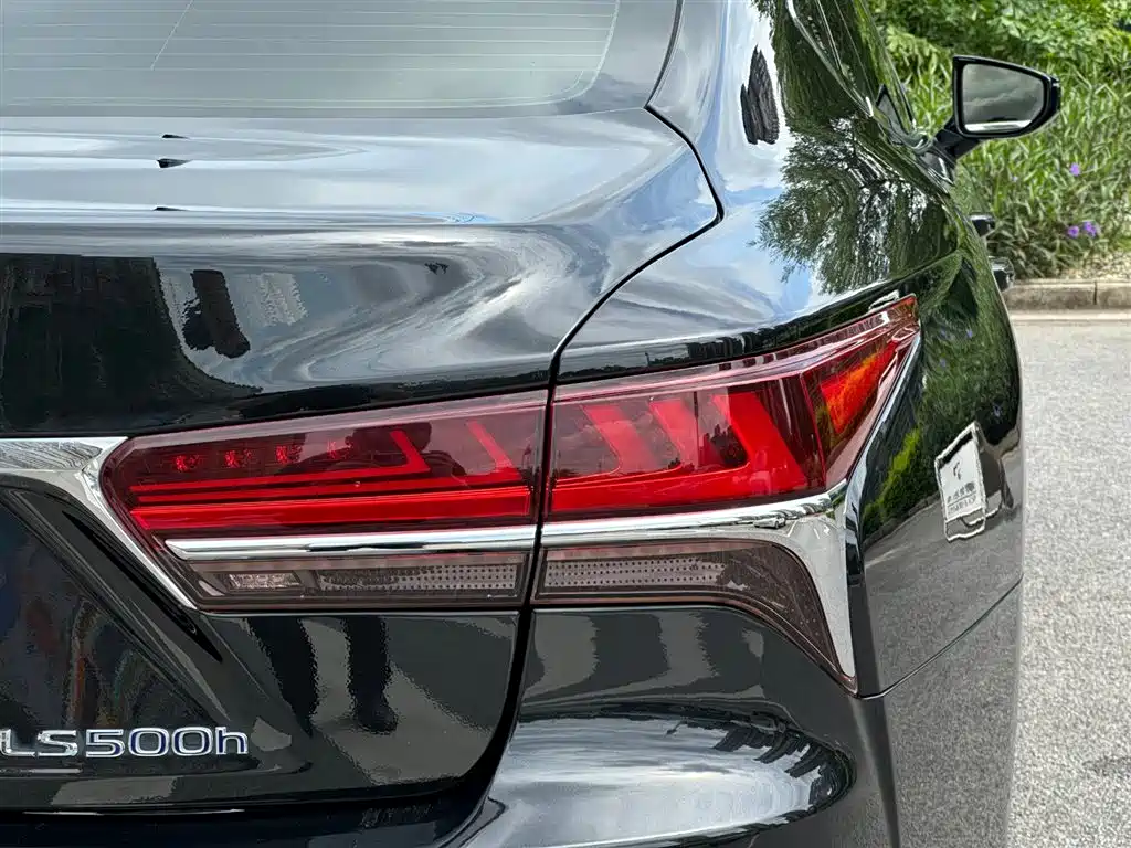 Lexus LS 2018 500h Executive Edition China V фото 10