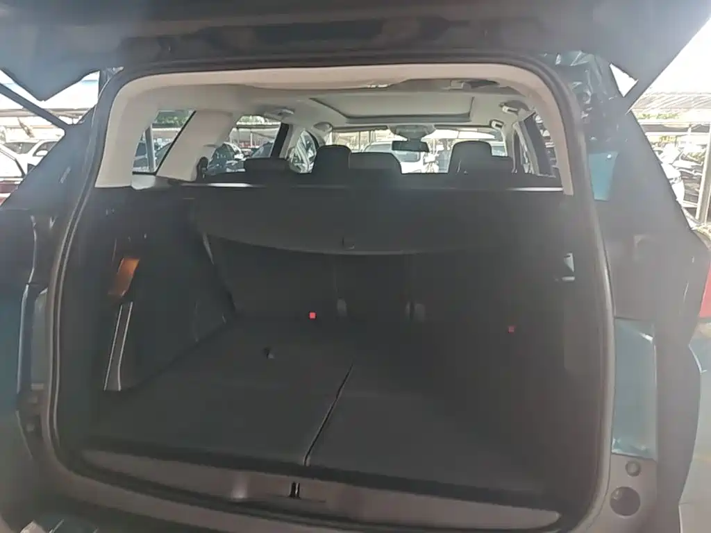 Photo 19 - Peugeot 5008