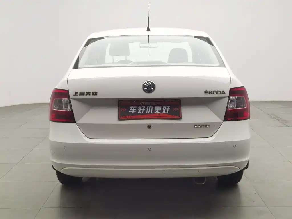 صورة 4 - Škoda Rapid