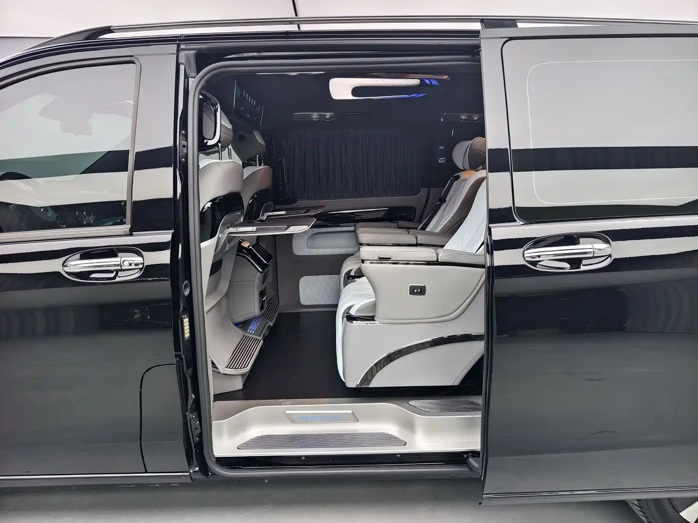 Mercedes-Benz Vito 2023 2.0T Business 7-Seater фото 15