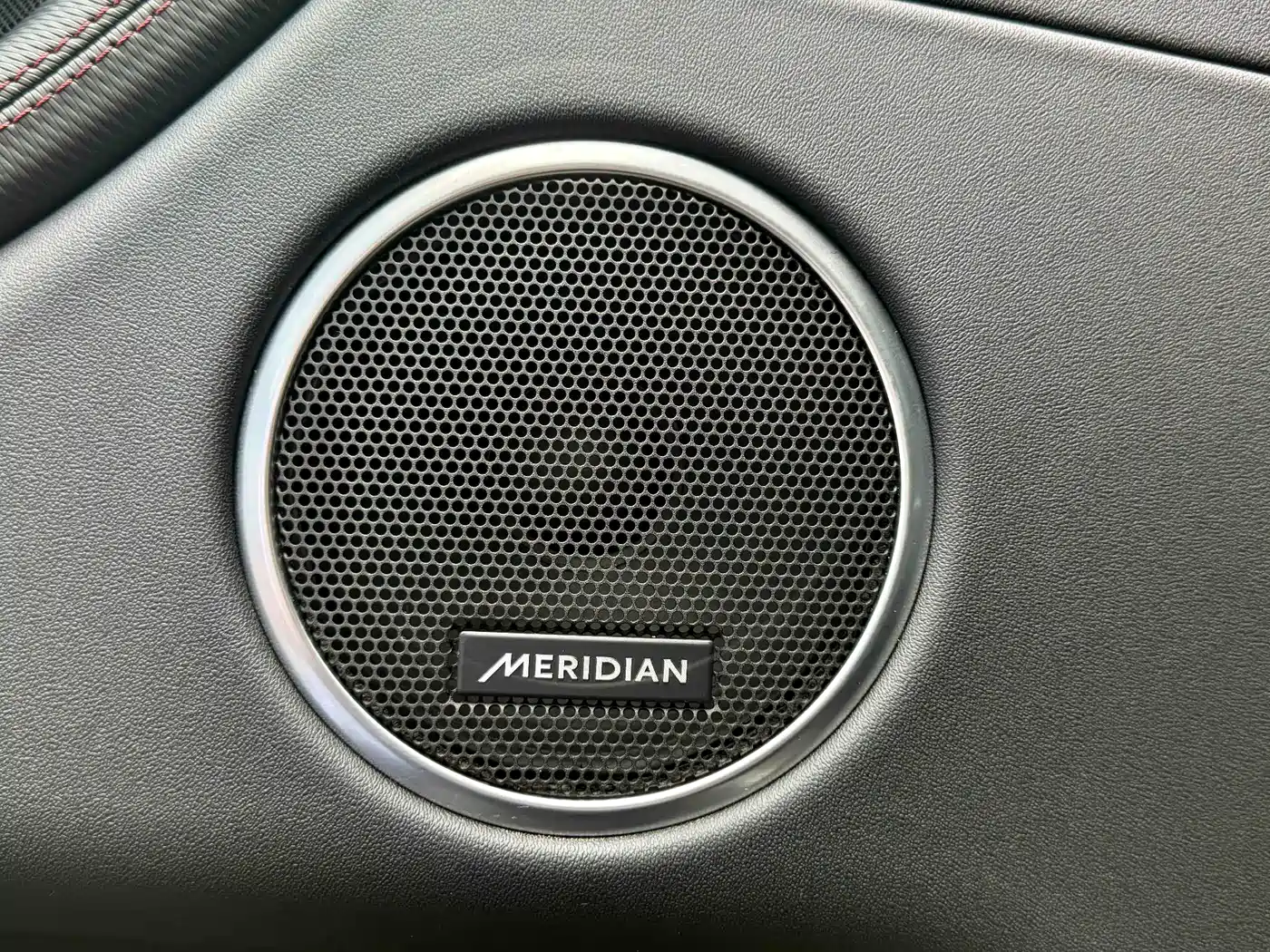 Land Rover Discovery Sport 2022 Model Facelift 249PS R-Dynamic SE Performance Tech Edition 5-seater фото 14