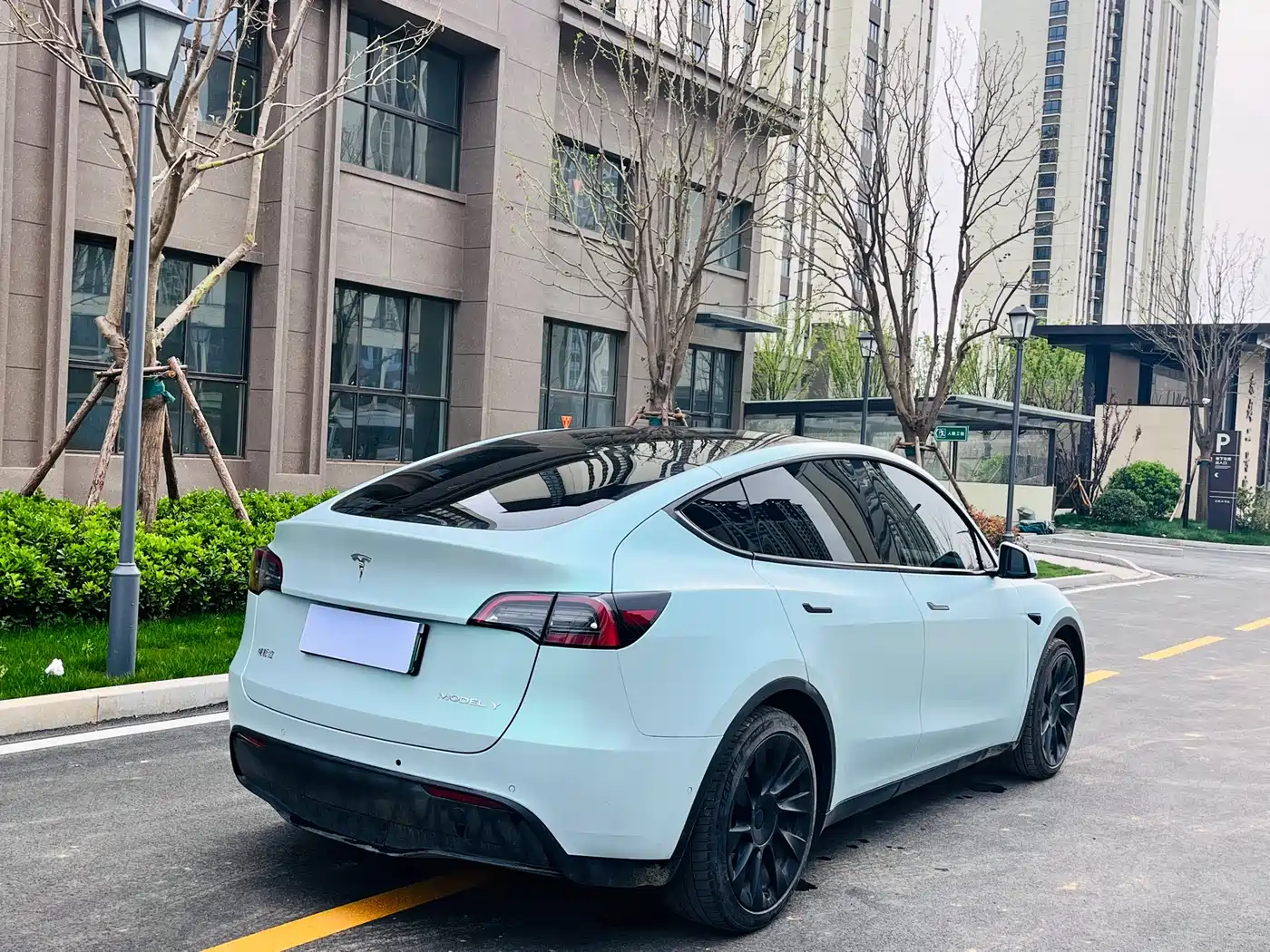 TESLA MODEL Y