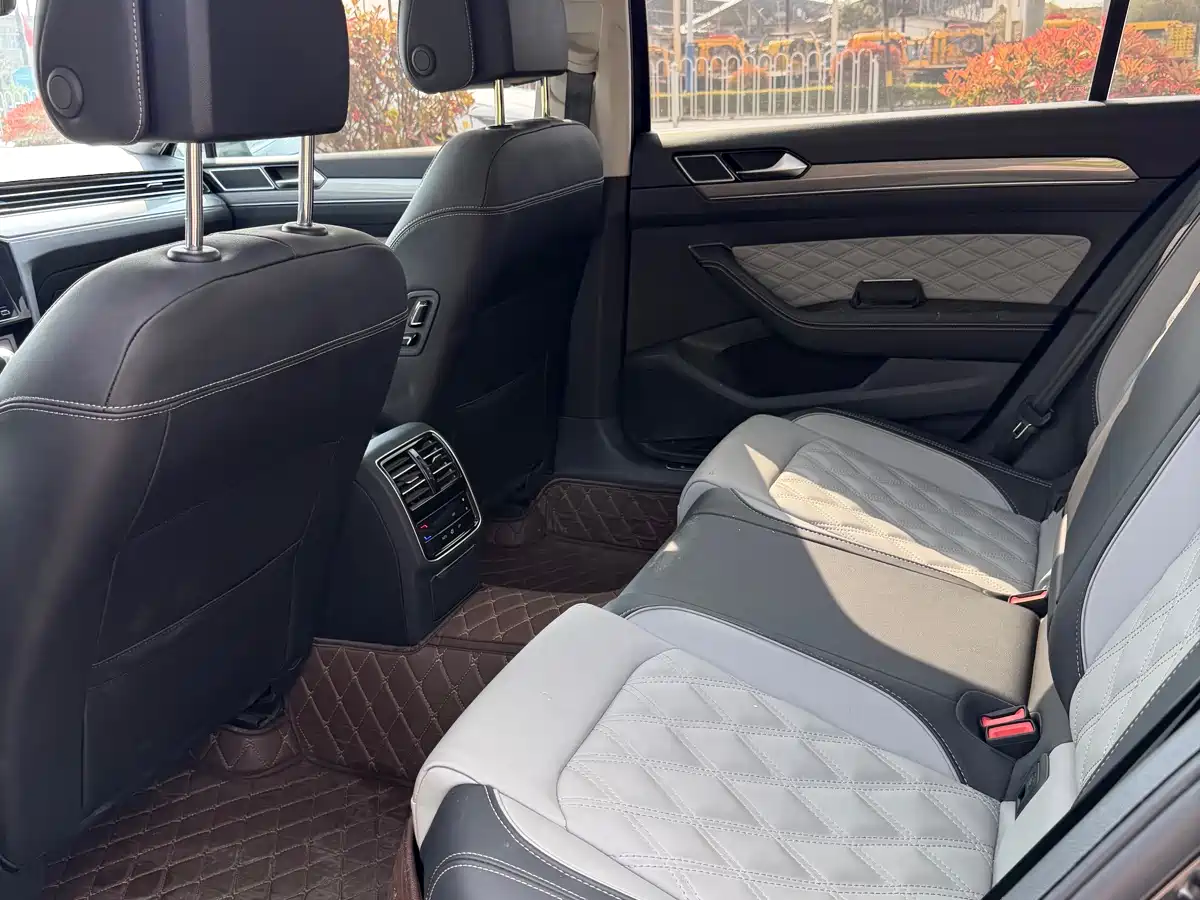 Volkswagen Magotan 2023 Model 2 Million Commemorative Edition 330TSI DSG Luxury фото 8