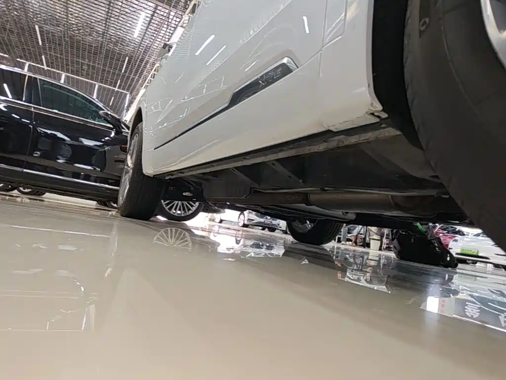 Photo 21 - Cadillac XT6
