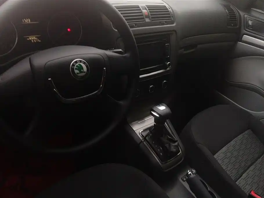 Škoda Octavia 2013 1.6L Automatic Elite Edition фото 13